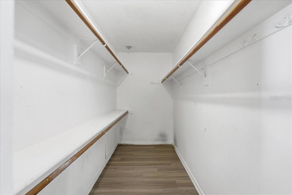 For Sale: $365,000 (4 beds, 3 baths, 2021 Square Feet)