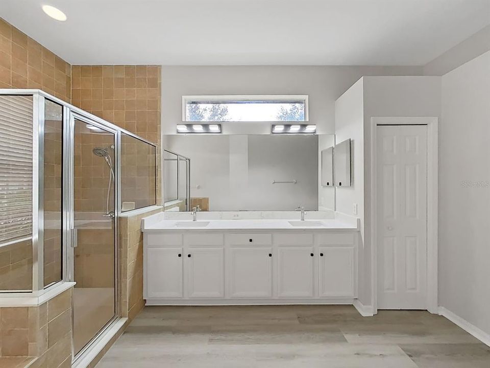 For Sale: $579,000 (5 beds, 3 baths, 2764 Square Feet)