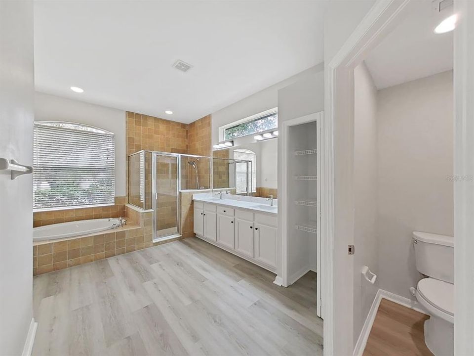 For Sale: $579,000 (5 beds, 3 baths, 2764 Square Feet)