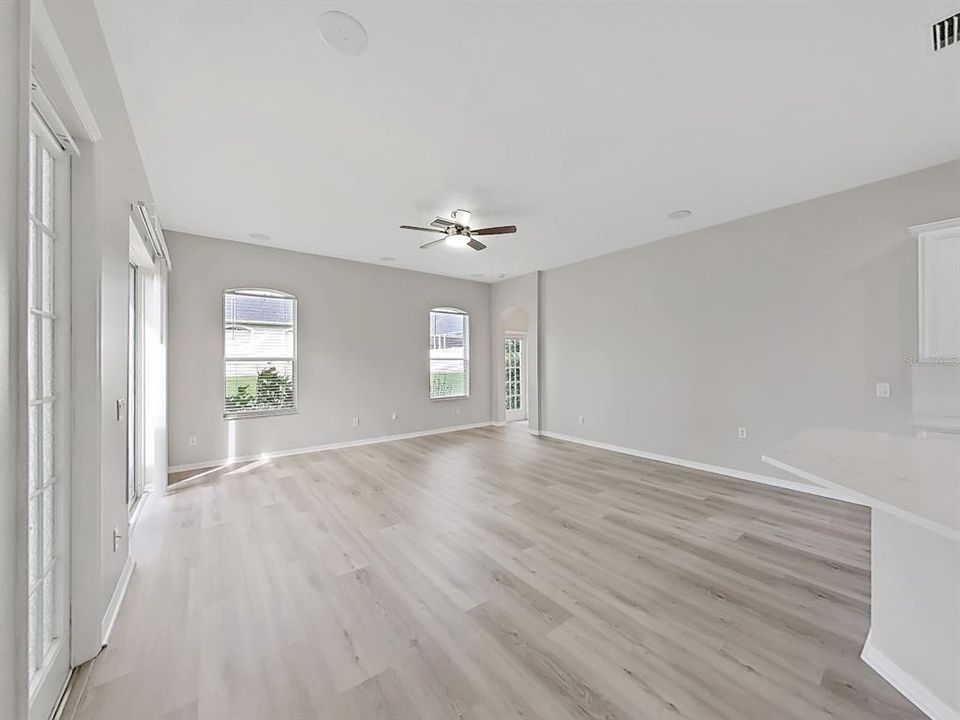 For Sale: $579,000 (5 beds, 3 baths, 2764 Square Feet)