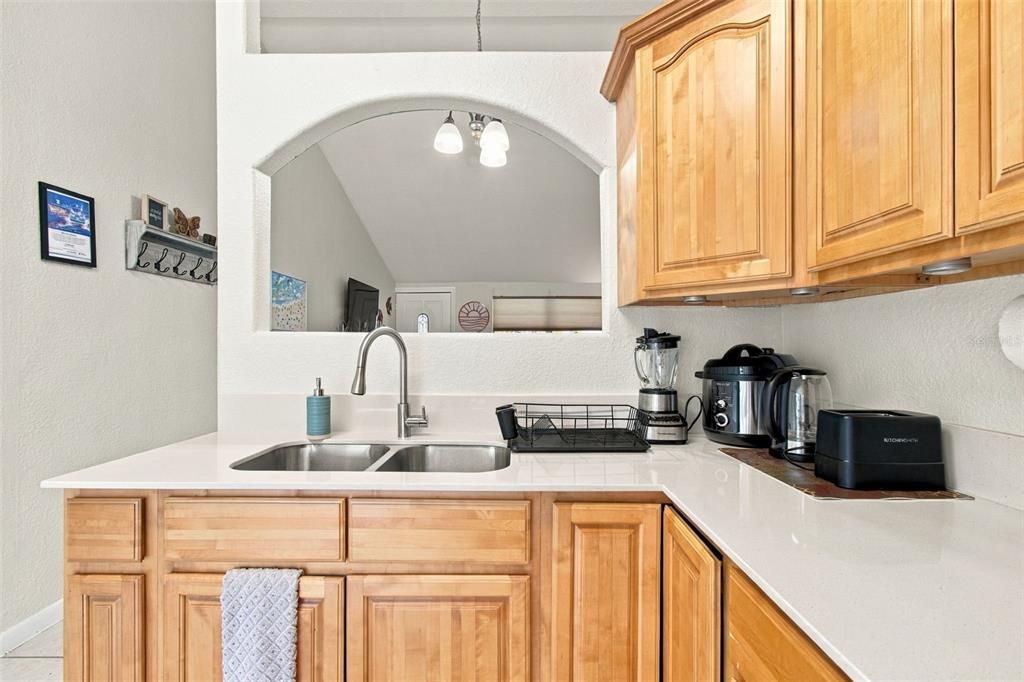 На продажу: $385,000 (3 спален, 1 ванн, 1236 Квадратных фут)