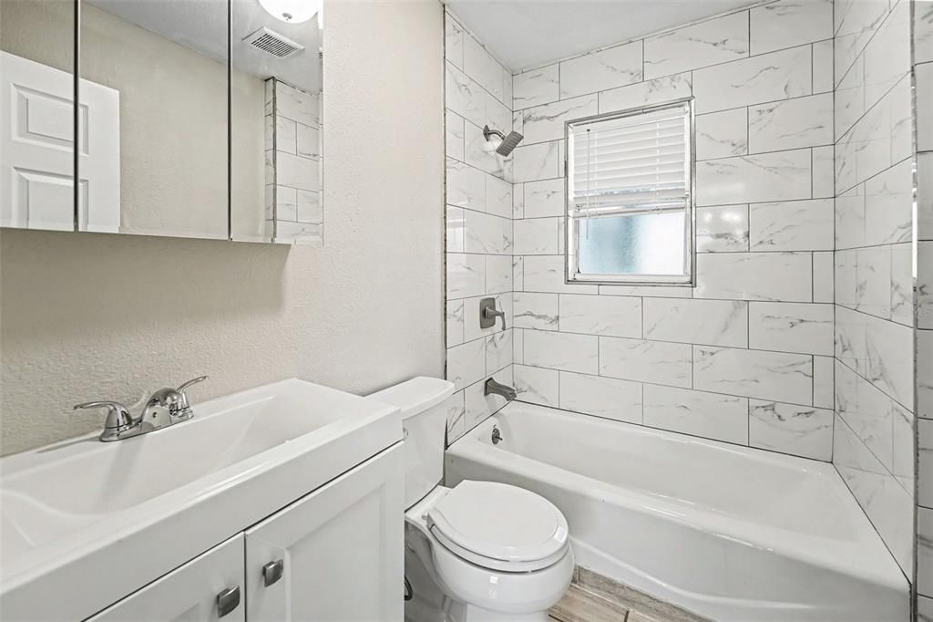 На продажу: $284,900 (3 спален, 2 ванн, 1075 Квадратных фут)