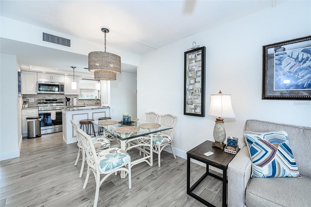 For Rent: $1,700 (2 beds, 2 baths, 1114 Square Feet)