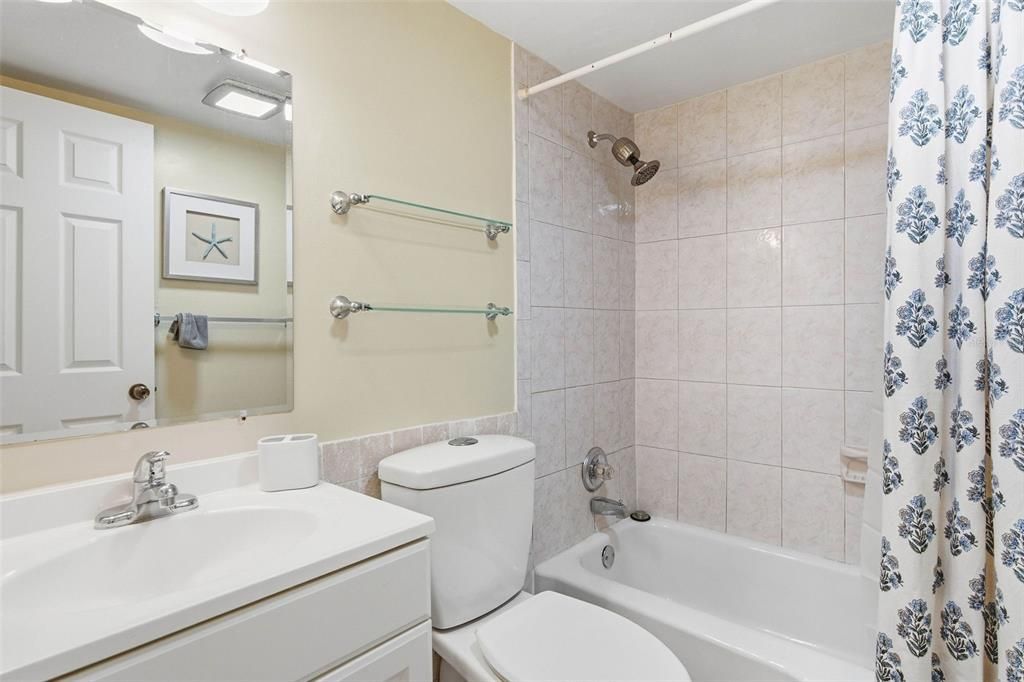 На продажу: $119,000 (2 спален, 2 ванн, 813 Квадратных фут)
