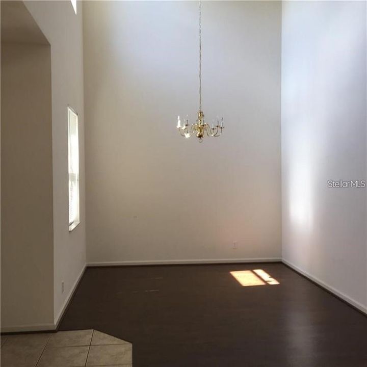 For Rent: $2,000 (3 beds, 2 baths, 1637 Square Feet)