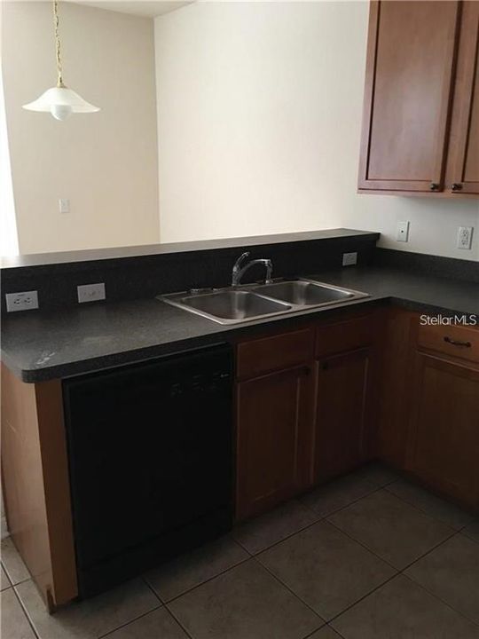 For Rent: $2,000 (3 beds, 2 baths, 1637 Square Feet)