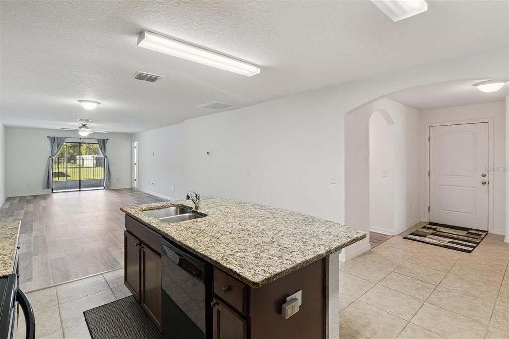 For Rent: $2,250 (3 beds, 2 baths, 1516 Square Feet)