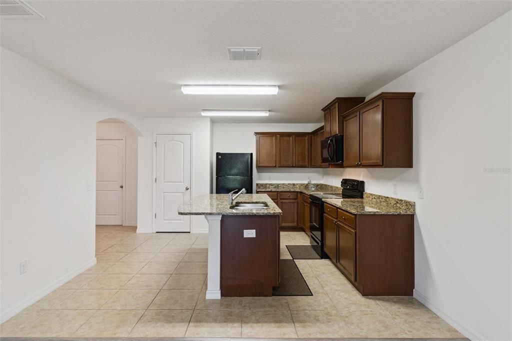 For Rent: $2,250 (3 beds, 2 baths, 1516 Square Feet)