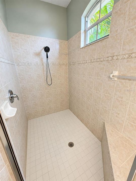 В аренду: $3,700 (4 спален, 2 ванн, 2202 Квадратных фут)