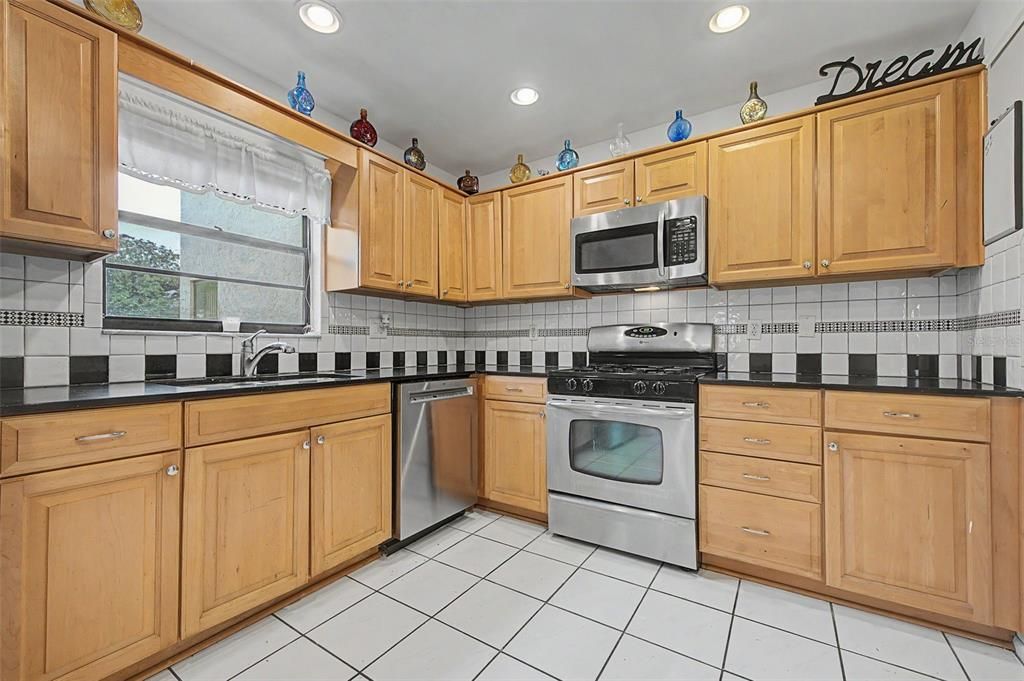 For Sale: $175,000 (2 beds, 2 baths, 1245 Square Feet)