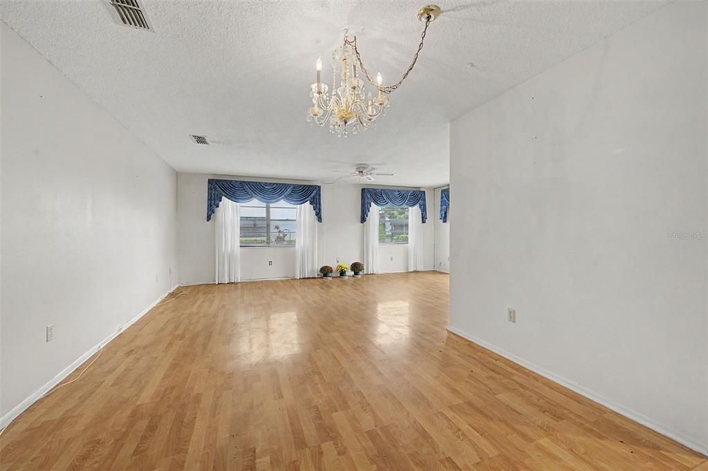 For Sale: $175,000 (2 beds, 2 baths, 1245 Square Feet)