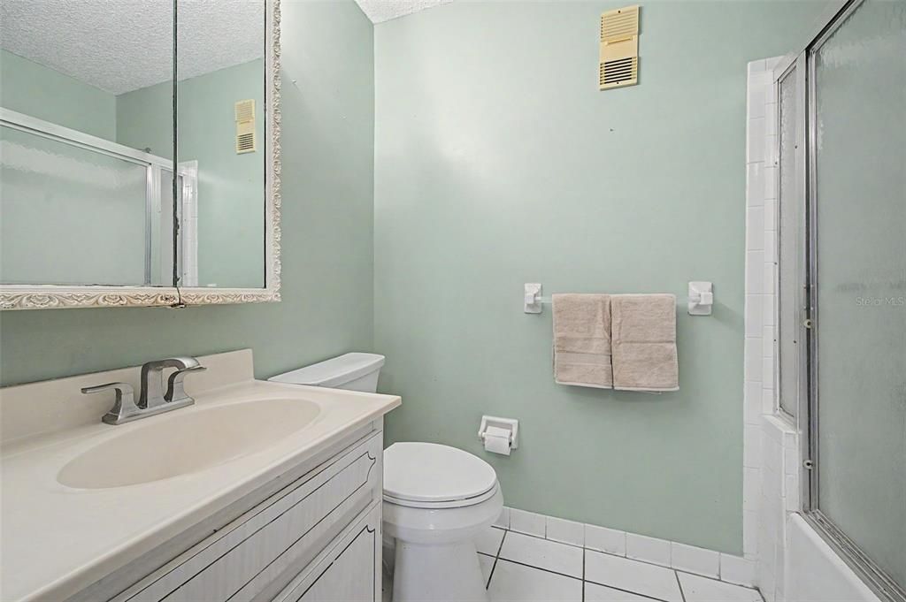 For Sale: $175,000 (2 beds, 2 baths, 1245 Square Feet)