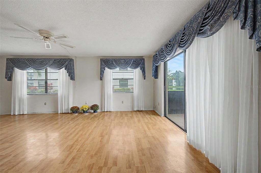 For Sale: $175,000 (2 beds, 2 baths, 1245 Square Feet)