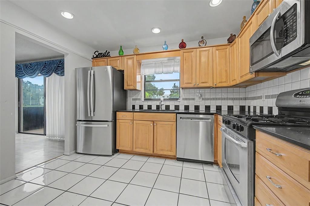 For Sale: $175,000 (2 beds, 2 baths, 1245 Square Feet)