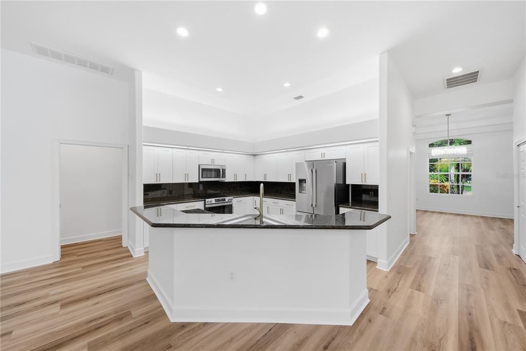 En Venta: $995,000 (4 camas, 3 baños, 3096 Pies cuadrados)