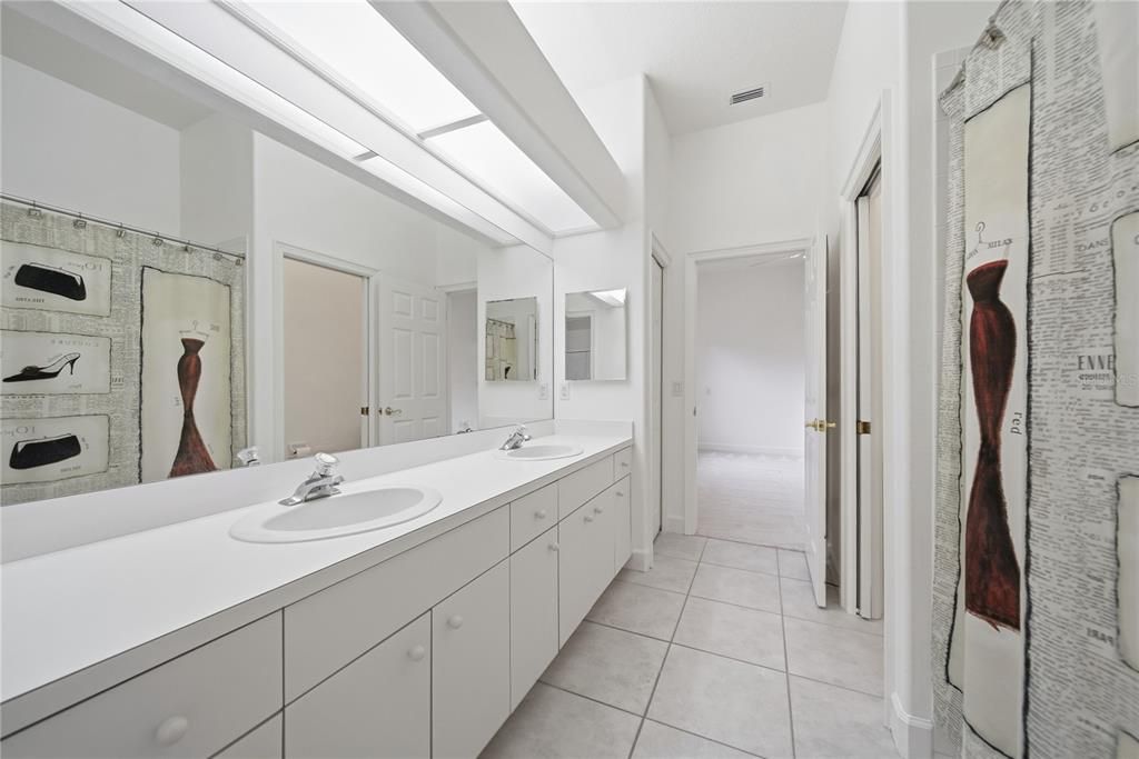 En Venta: $995,000 (4 camas, 3 baños, 3096 Pies cuadrados)