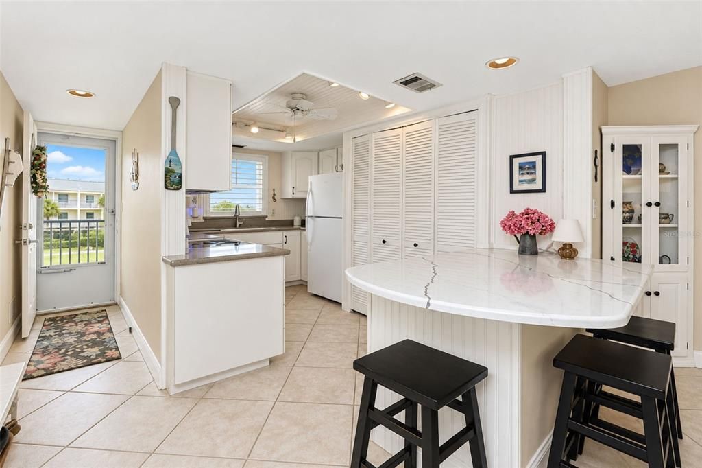 : $589,900 (2 camas, 2 baños, 1300 Pies cuadrados)