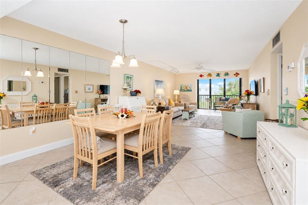 : $589,900 (2 camas, 2 baños, 1300 Pies cuadrados)