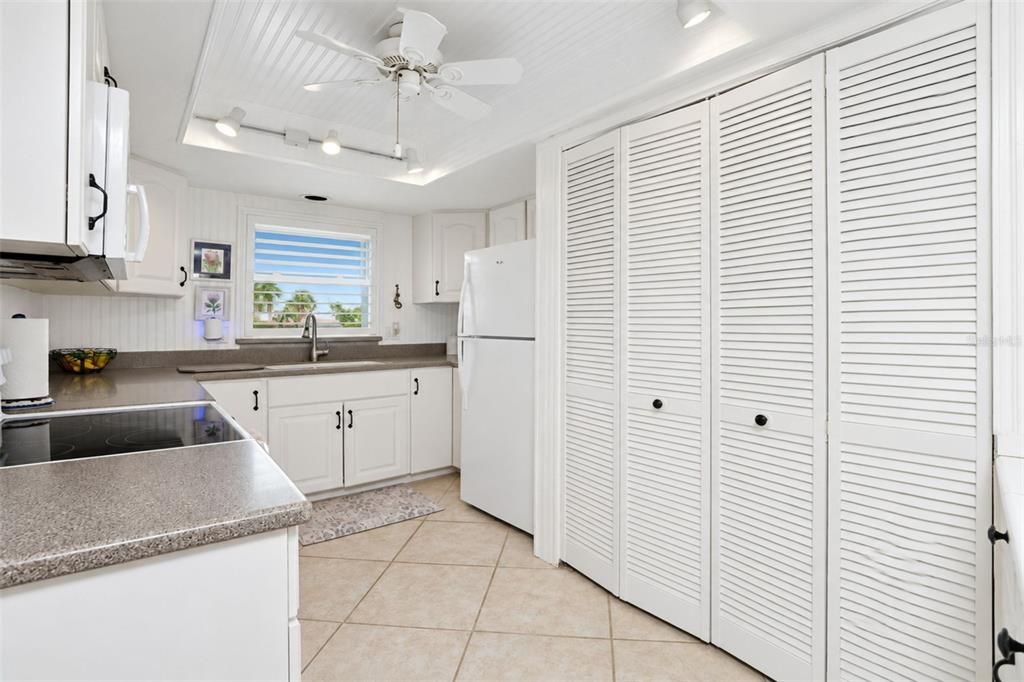 : $589,900 (2 camas, 2 baños, 1300 Pies cuadrados)