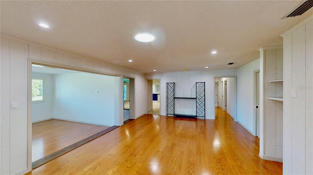 En Venta: $1,160,000 (4 camas, 2 baños, 3018 Pies cuadrados)