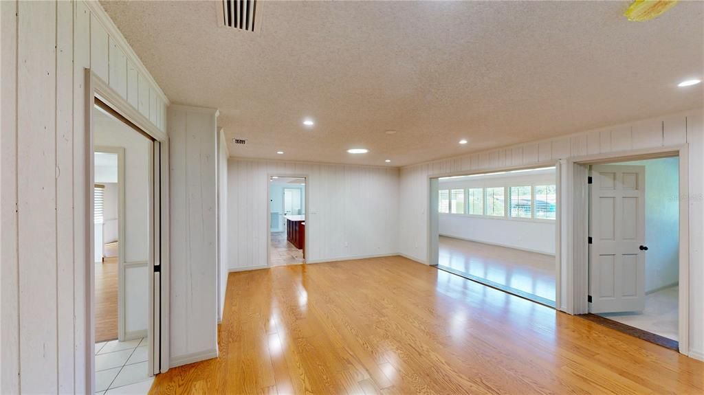 En Venta: $1,160,000 (4 camas, 2 baños, 3018 Pies cuadrados)