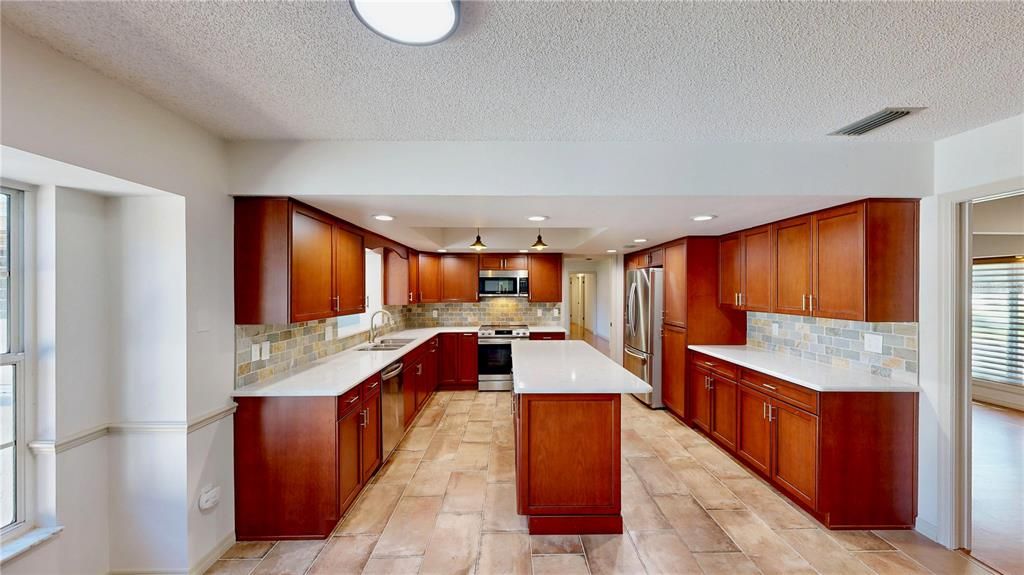 En Venta: $1,160,000 (4 camas, 2 baños, 3018 Pies cuadrados)