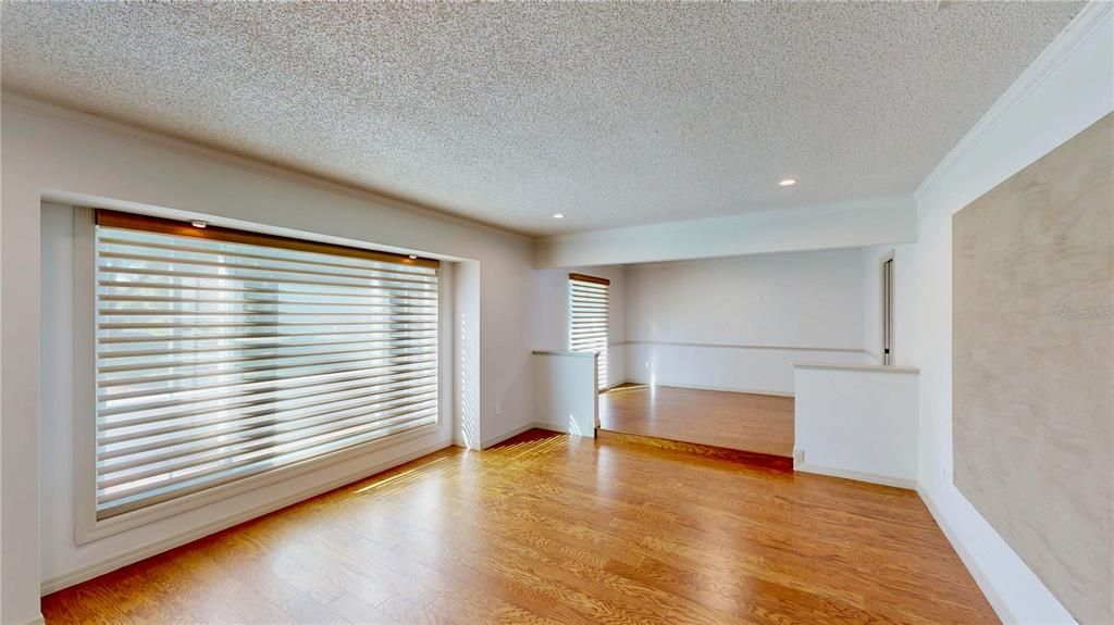 En Venta: $1,160,000 (4 camas, 2 baños, 3018 Pies cuadrados)