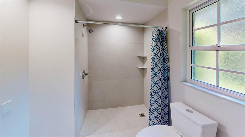 En Venta: $1,160,000 (4 camas, 2 baños, 3018 Pies cuadrados)
