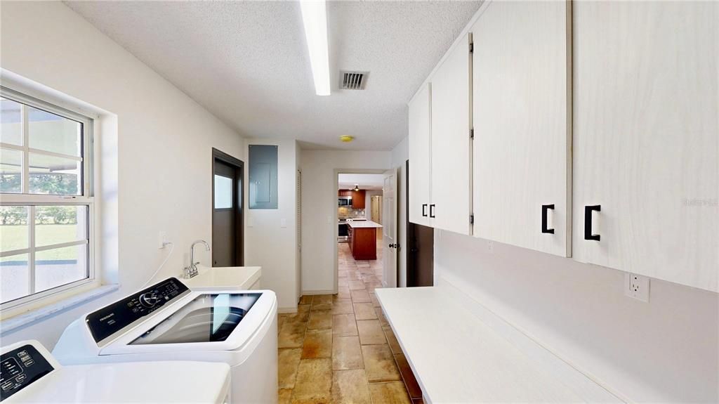En Venta: $1,160,000 (4 camas, 2 baños, 3018 Pies cuadrados)