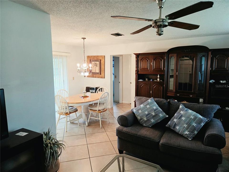 En Venta: $245,000 (2 camas, 2 baños, 1115 Pies cuadrados)