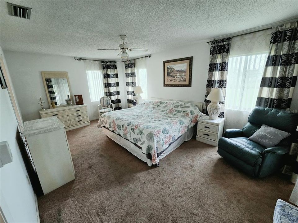 En Venta: $245,000 (2 camas, 2 baños, 1115 Pies cuadrados)