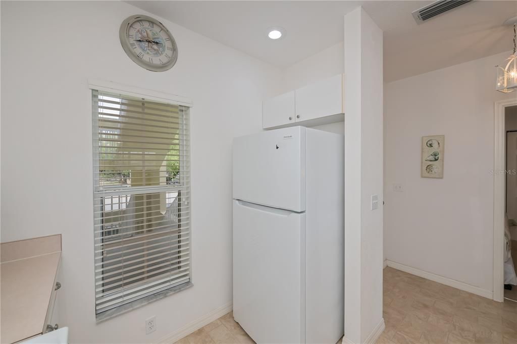 На продажу: $149,500 (2 спален, 1 ванн, 857 Квадратных фут)