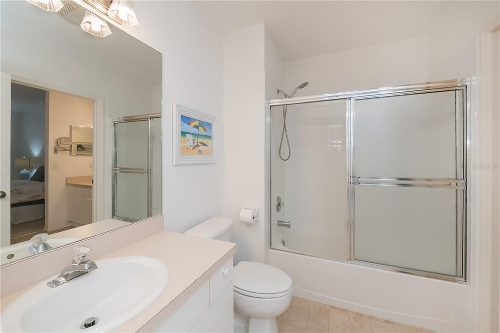 На продажу: $149,500 (2 спален, 1 ванн, 857 Квадратных фут)