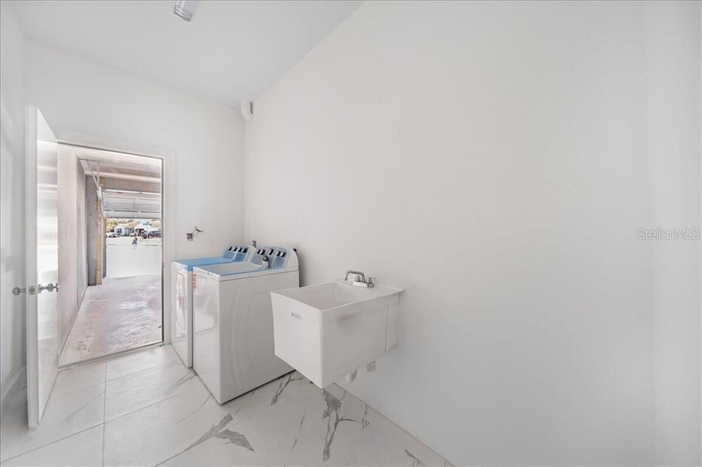 En Venta: $390,000 (4 camas, 3 baños, 2283 Pies cuadrados)
