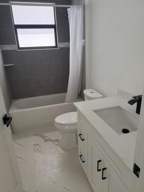 En Venta: $390,000 (4 camas, 3 baños, 2283 Pies cuadrados)