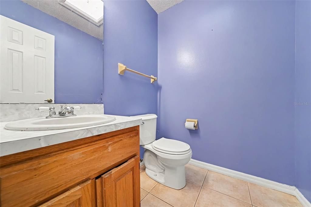 Activo con contrato: $459,000 (4 camas, 2 baños, 2109 Pies cuadrados)