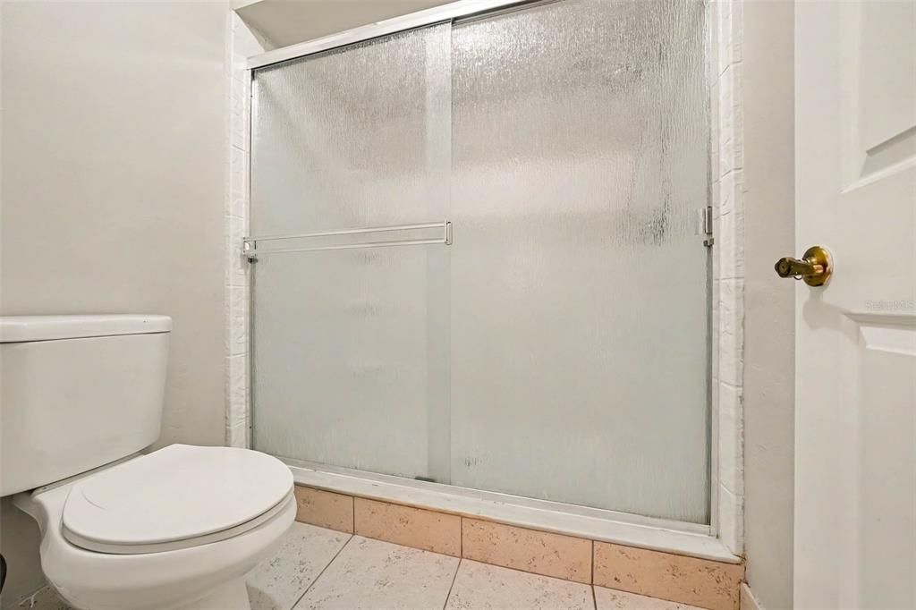 Activo con contrato: $459,000 (4 camas, 2 baños, 2109 Pies cuadrados)