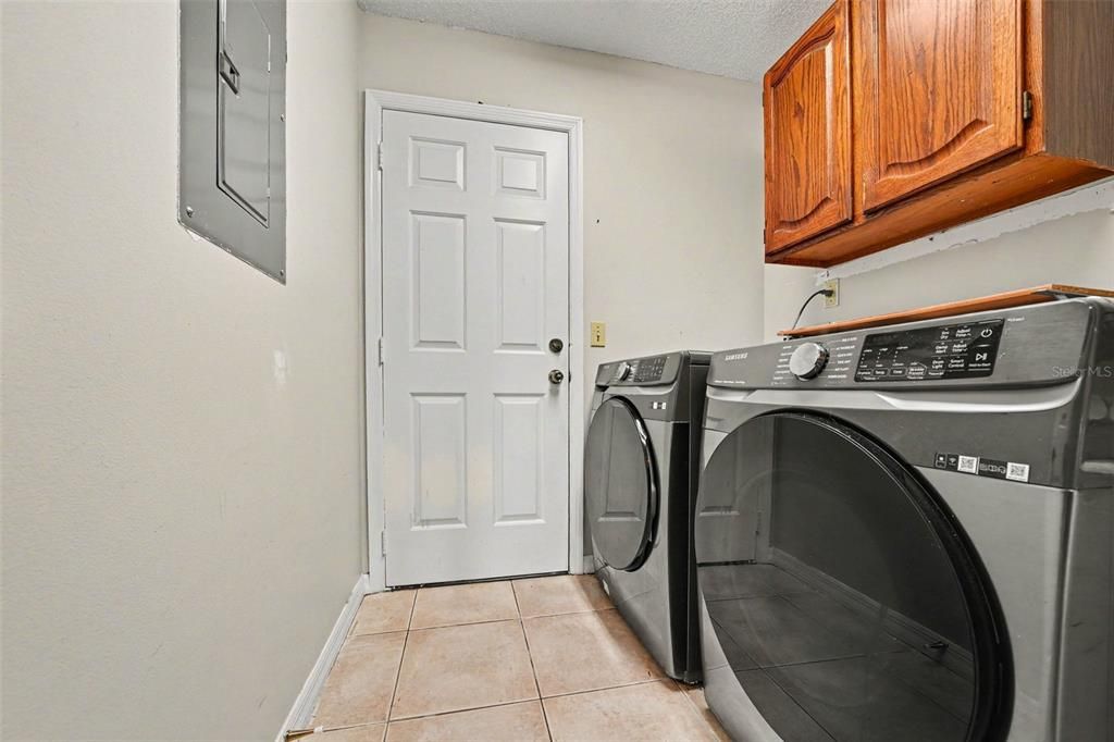 Activo con contrato: $459,000 (4 camas, 2 baños, 2109 Pies cuadrados)