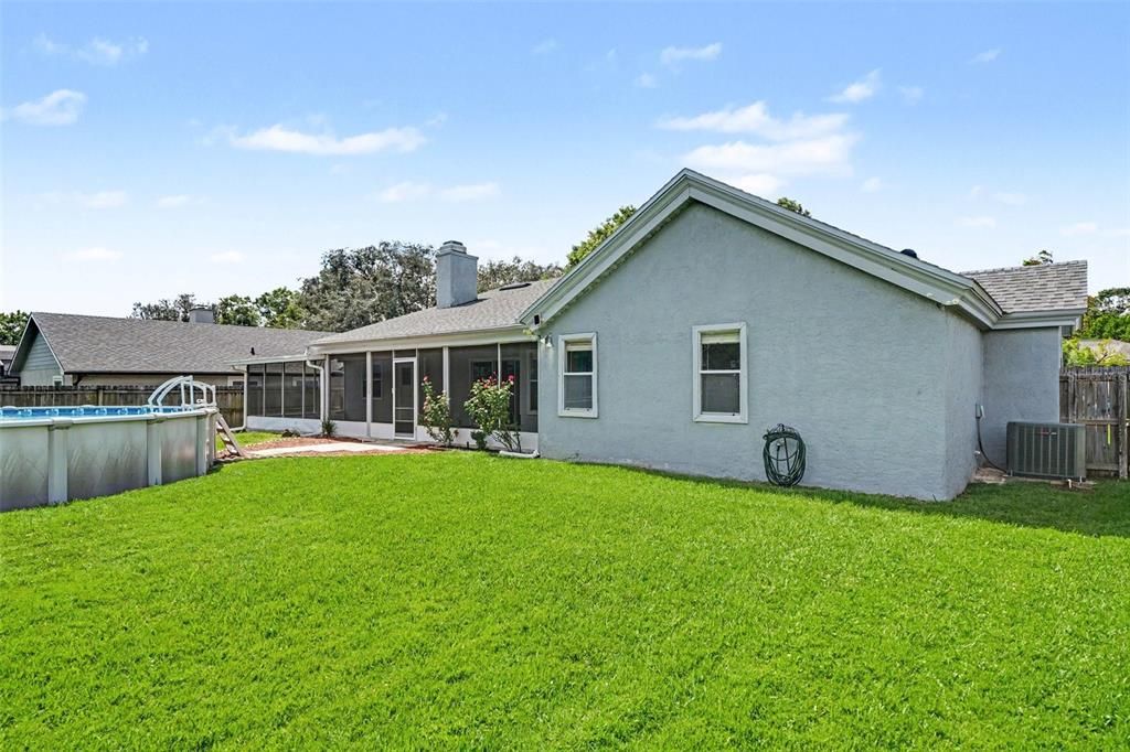 Activo con contrato: $459,000 (4 camas, 2 baños, 2109 Pies cuadrados)