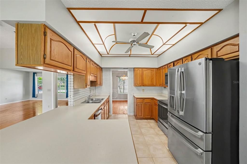 Activo con contrato: $459,000 (4 camas, 2 baños, 2109 Pies cuadrados)