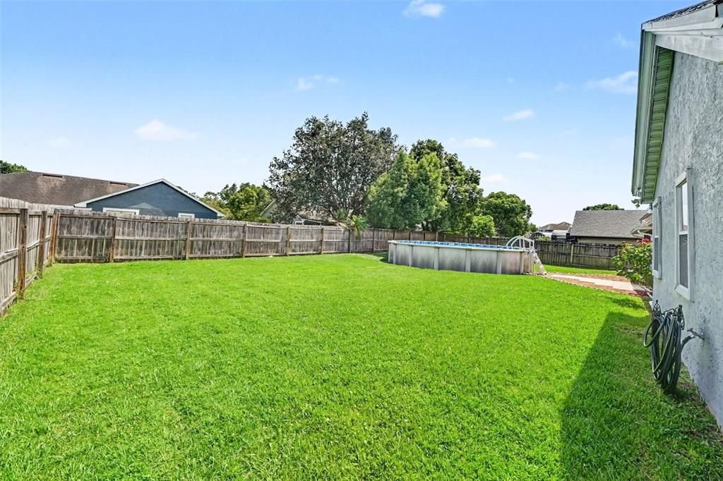 Activo con contrato: $459,000 (4 camas, 2 baños, 2109 Pies cuadrados)