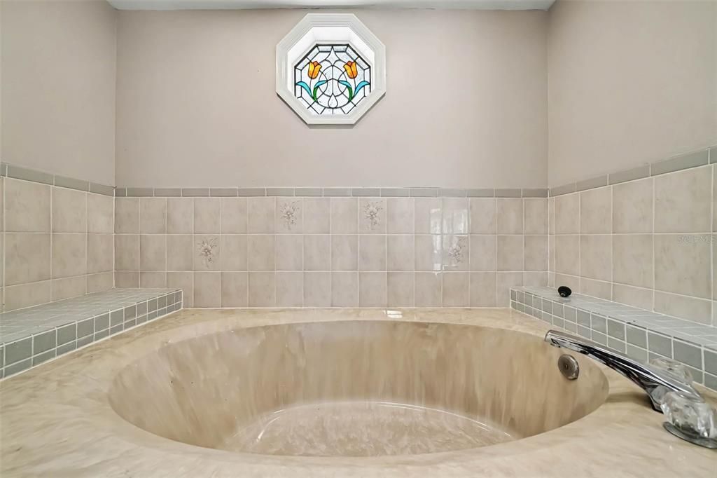 Activo con contrato: $459,000 (4 camas, 2 baños, 2109 Pies cuadrados)