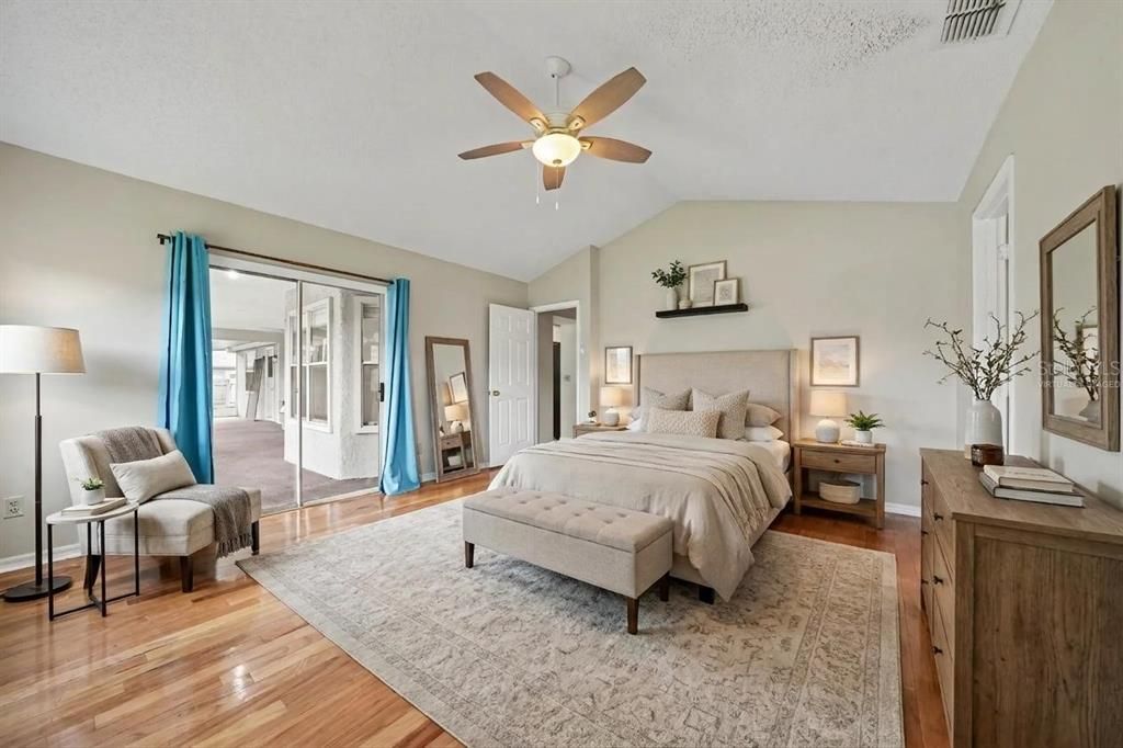 Activo con contrato: $459,000 (4 camas, 2 baños, 2109 Pies cuadrados)