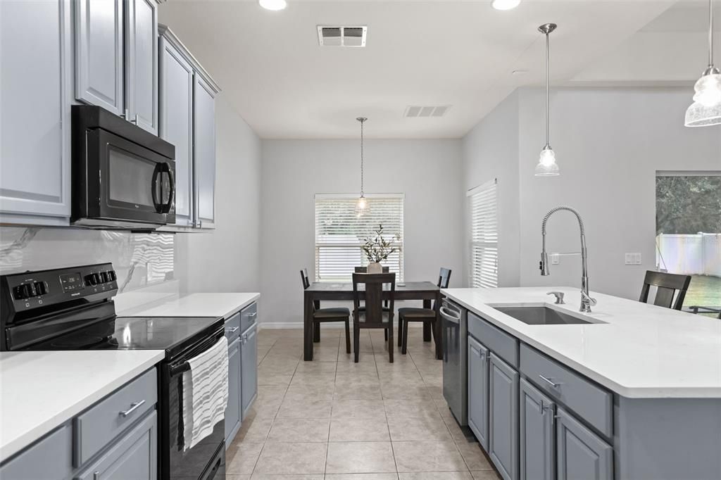 En Venta: $574,900 (5 camas, 3 baños, 2743 Pies cuadrados)