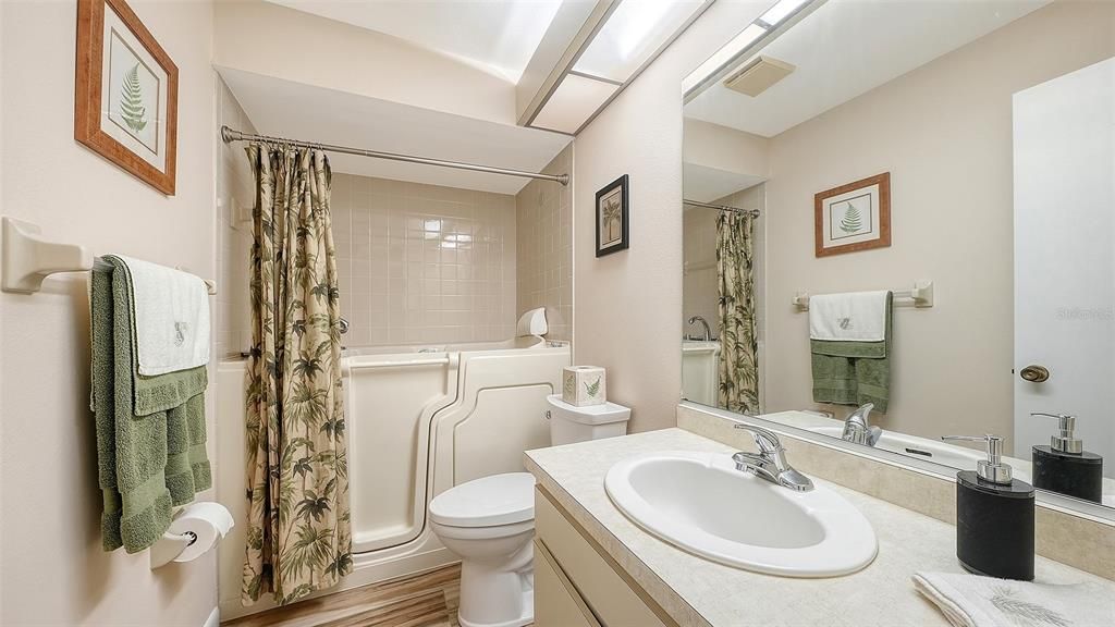 На продажу: $285,000 (2 спален, 2 ванн, 1601 Квадратных фут)