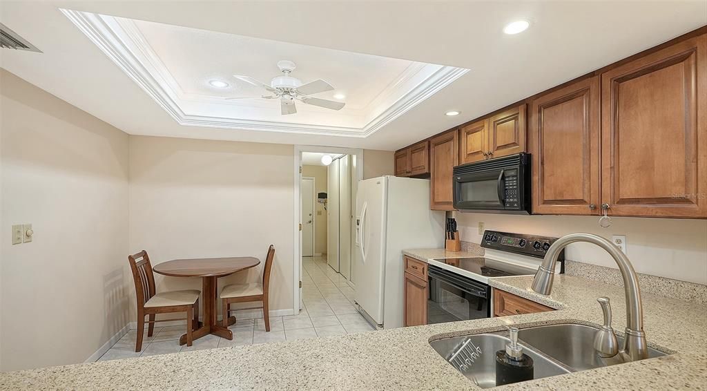 На продажу: $285,000 (2 спален, 2 ванн, 1601 Квадратных фут)