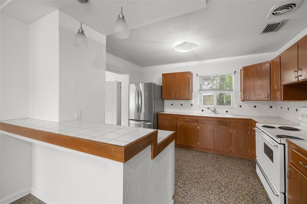 Activo con contrato: $1,800 (2 camas, 2 baños, 1263 Pies cuadrados)
