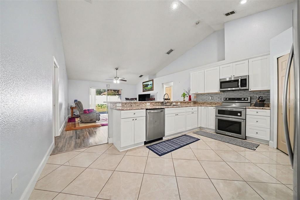 На продажу: $345,000 (3 спален, 2 ванн, 1805 Квадратных фут)