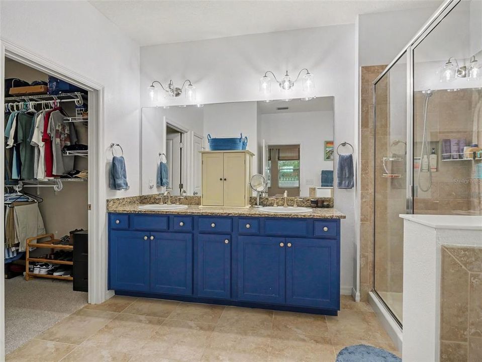 En Venta: $569,900 (4 camas, 3 baños, 2802 Pies cuadrados)