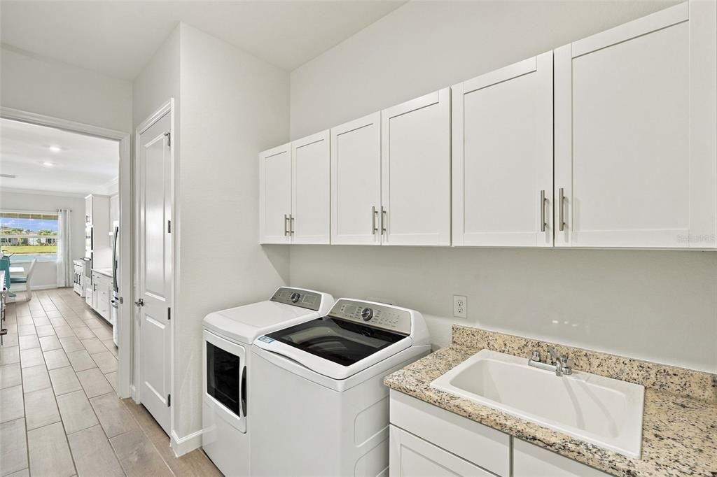 For Sale: $799,000 (3 beds, 3 baths, 2668 Square Feet)
